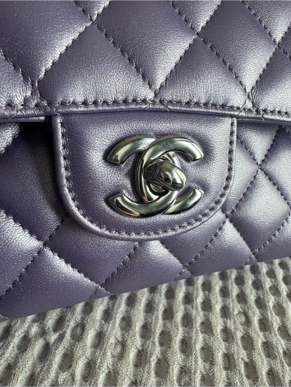CHANEL Lavender Quilted Lambskin Classic Flap medium 23P - Picture 7 of 16